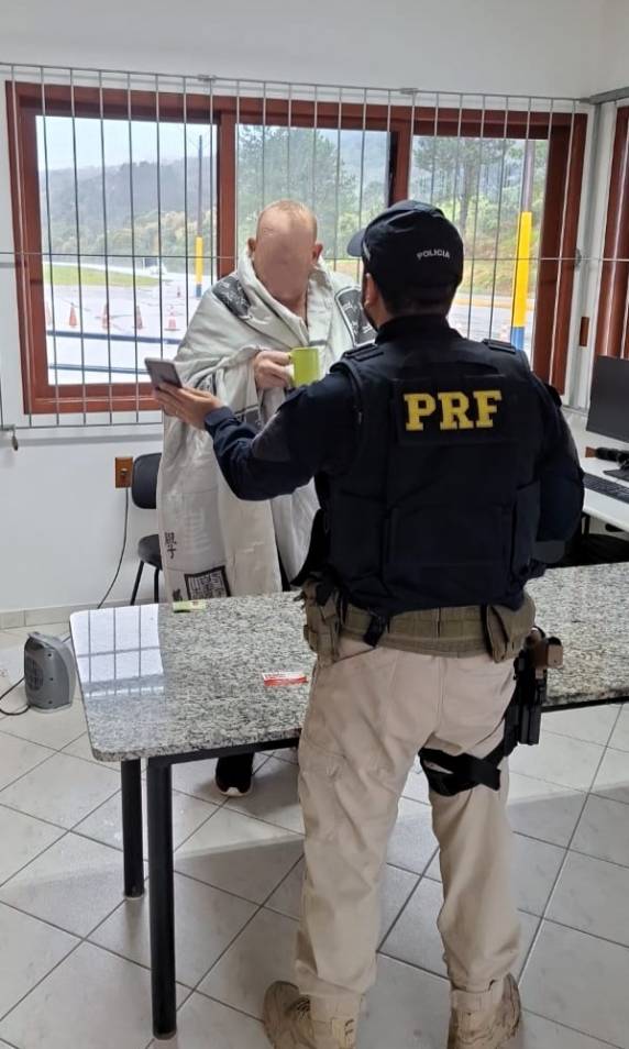 Caminhoneiro sequestrado e abandonado na BR-282 é resgatado pela PRF - foto 3