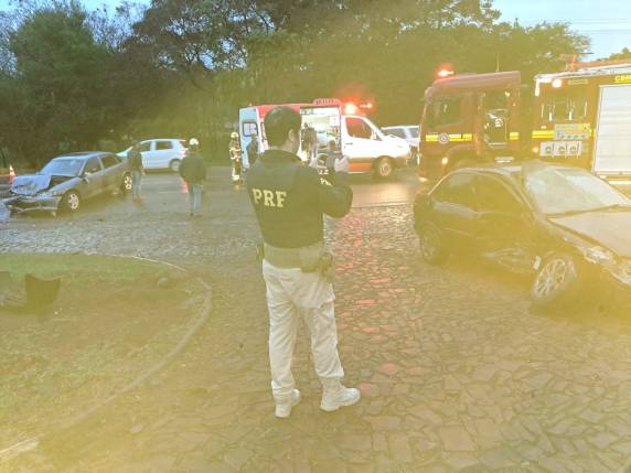 O acidente aconteceu em frente a revenda da John Deere em Ijuí
