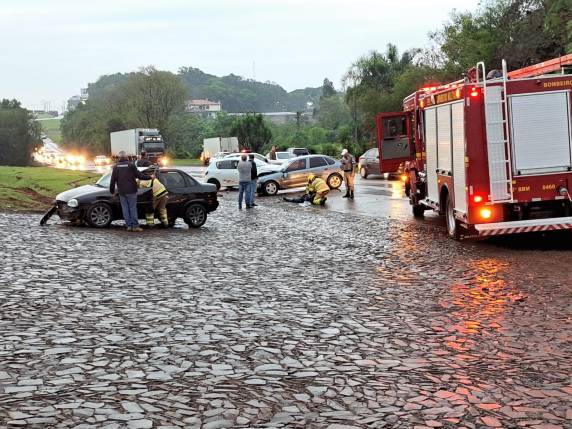 O acidente aconteceu em frente a revenda da John Deere em Ijuí