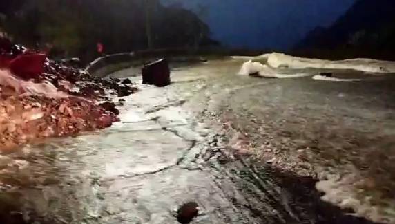 Temporais já afetaram ao menos 78 municípios, causaram a morte de uma pessoa e deixaram feridos.