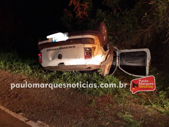 Uma caminhonete Saveiro saiu da pista no trajeto entre Três de Maio e Independência