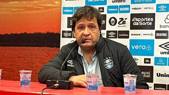Treinador alegou compromisso e deixou o Beira-Rio logo após derrota no clássico