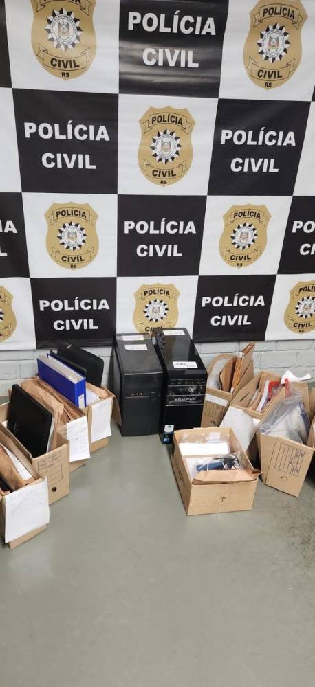 Polícia apreende R$ 63,6 mil na casa de empresário em operação contra mau uso de dinheiro público em escolas - foto 3