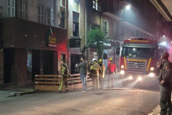 Estabelecimento, que fica na Rua Jerônimo Coelho, estava fechado na noite de segunda-feira