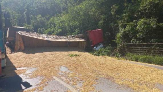 Acidente entre cinco veículos deixa pelo menos uma pessoa morta entre Santa Maria e Itaara na manhã desta terça - foto 4