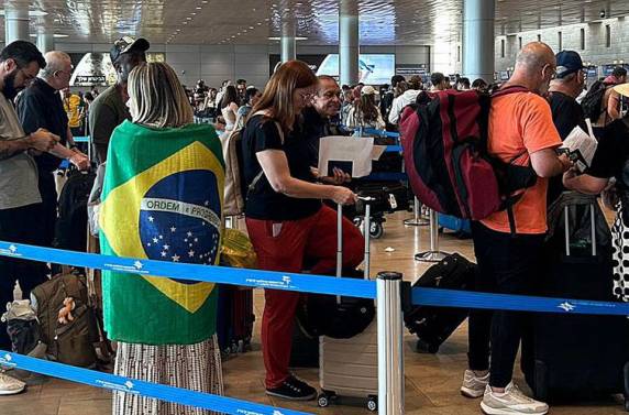 Aeronave voará direto para Brasília, chegando na madrugada de quarta
 Share on WhatsApp Share on Facebook Share on Twitter Share on Linkedin