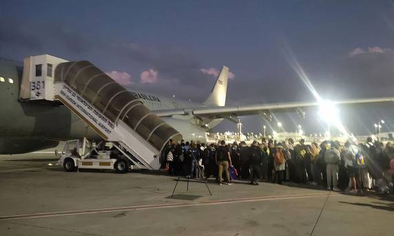Aeronave voará direto para Brasília, chegando na madrugada de quarta
 Share on WhatsApp Share on Facebook Share on Twitter Share on Linkedin