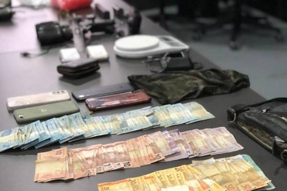 Suspeitos de sequestrar rapaz usuário de drogas e obrigar pai a fazer pagamentos foram alvo de ofensiva da Polícia Civil nesta quarta-feira (11)