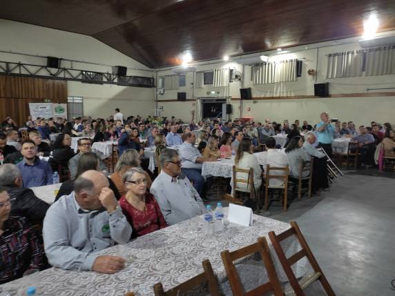 Sindicato Rural de Três de Maio comemorou 40 anos em jantar com palestra com o economista Antônio da Luz - foto 3