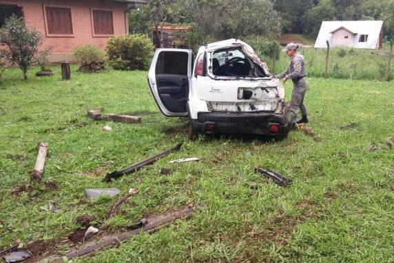 Homens de 26 e 35 anos foram flagrados com 170 quilos de fios de cobre