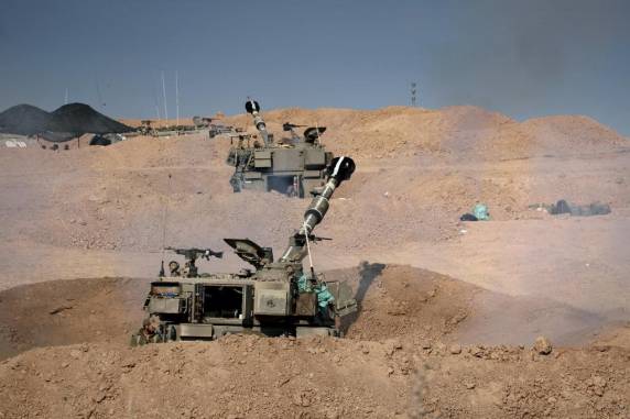 Tanques israelenses já estão posicionados perto da fronteira com Gaza - foto 4