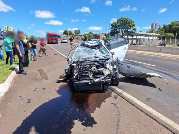 Automóvel fica destruído após acidente com caminhão em Xanxerê - foto 2