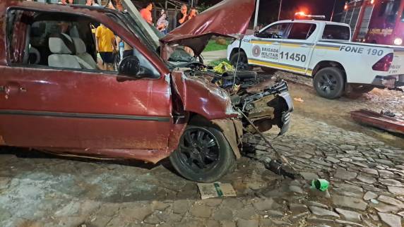 O acidente aconteceu na esquina das ruas Pará e Dr. Pestana no bairro Glória