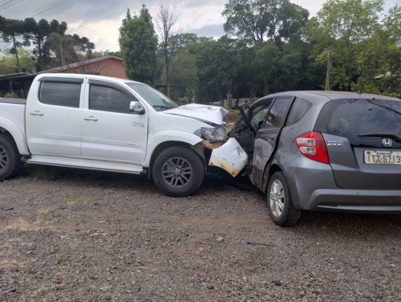 Colisão na ERS 324, saída de Passo Fundo para Marau, deixa motorista ferido - foto 3