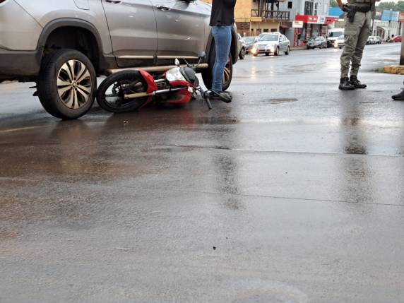 Colisão em rótula deixa motociclista ferido em Ijuí - foto 2