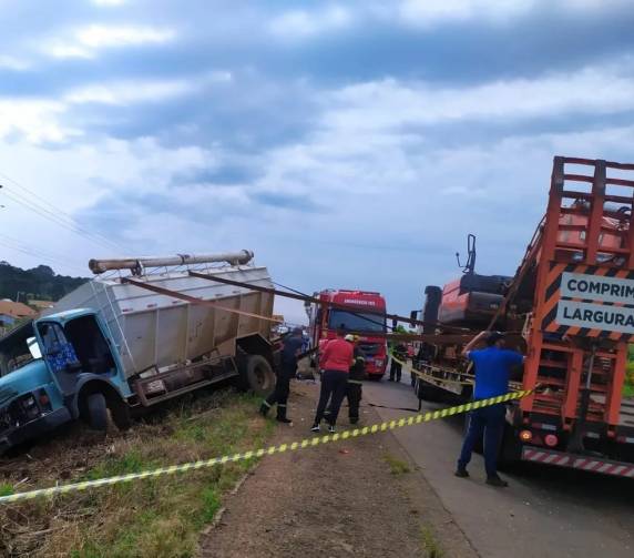 Carro parte ao meio e quatro pessoas morrem em acidente em SC - foto 2