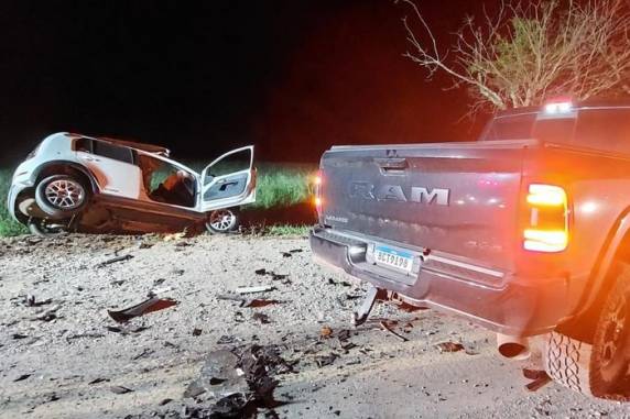 Colisão frontal aconteceu na noite desta sexta-feira