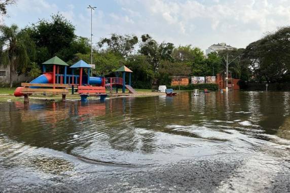 Enchente do Rio Uruguai volta a tirar pessoas de casa na Fronteira Oeste - foto 2