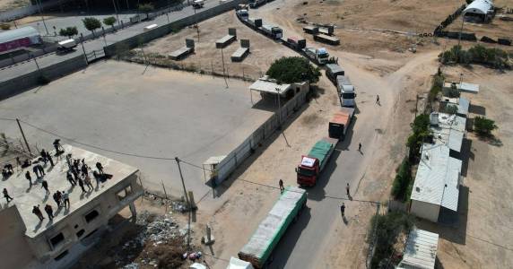 Ajuda humanitária começa a entrar na Faixa de Gaza - foto 2