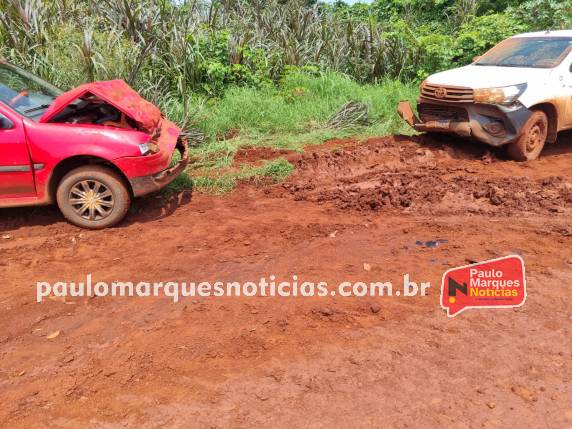 Colisão frontal entre dois veículos em estrada de chão batido, deixa uma pessoa ferida em Independência - foto 4