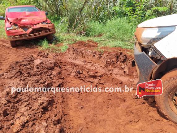 O acidente envolveu uma caminhonete um Gol na localidade de Esquina Araújo