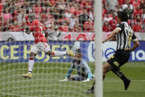 Inter aplica maior goleada do Brasileirão no Santos e se distancia do Z-4 - foto 2