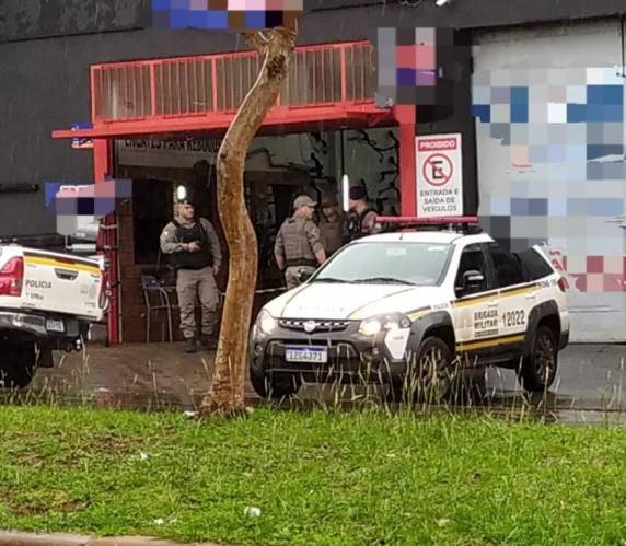 A Brigada Militar foi acionada, e em buscas prendeu três de homens suspeitos de participação no homicídio.