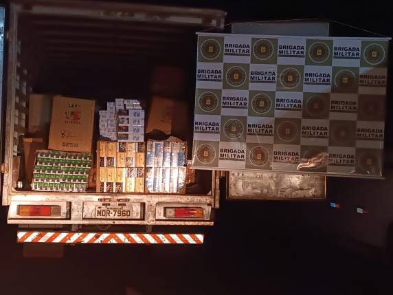 Os homens, a carga e o veículo foram conduzidos até a Polícia Federal de Santo Ângelo onde foi lavrado o flagrante.