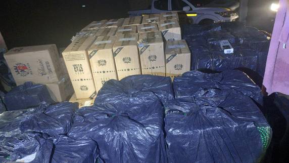 Brigada Militar de Horizontina prende dois homens e apreende mais de R$ 500 mil em contrabando de cigarros - foto 4