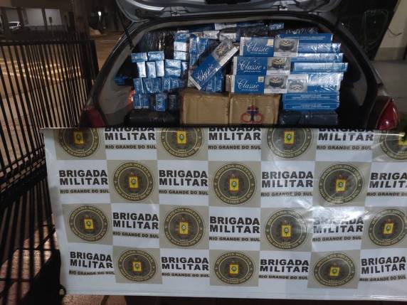 Brigada Militar de Horizontina prende dois homens e apreende mais de R$ 500 mil em contrabando de cigarros - foto 2