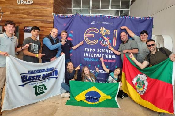 Estudantes viajaram à cidade litorânea de Mazatlán, no México, para apresentar projetos de inseticidas caseiros e alternativas de suplementação alimentar