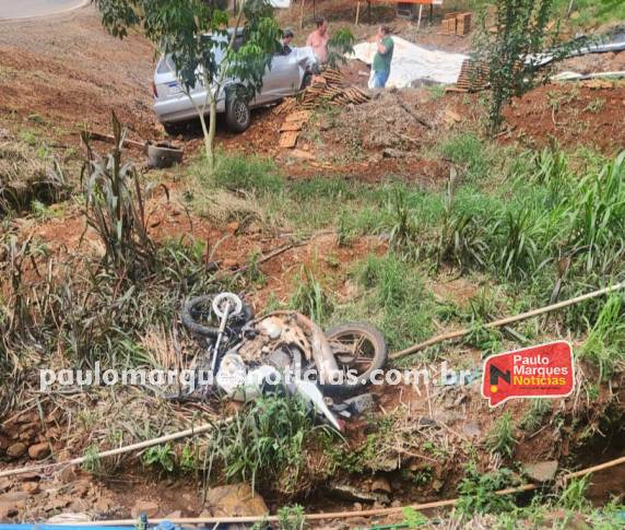 O homem que pilotava a Motocicleta morreu no local do acidente