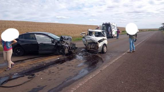 O fato aconteceu nas proximidades da Ponte do Turvo e envolveu um Fiat Uno de uma empresa de Porto Alegre e um Chevrolet Ônix.