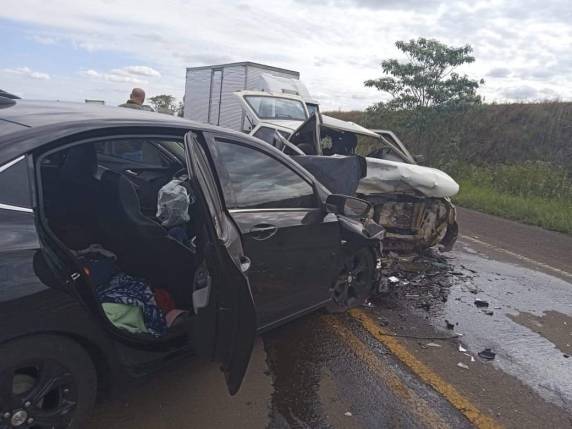 O fato aconteceu nas proximidades da Ponte do Turvo e envolveu um Fiat Uno de uma empresa de Porto Alegre e um Chevrolet Ônix.