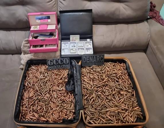 Polícia Civil de Pernambuco classifica operação como 'uma das maiores de sua história'. Ao todo, 140 pessoas são investigadas. A operação - chamada de 'Efeito Helicóptero' - cumpriu 84 mandados de busca e apreensão.