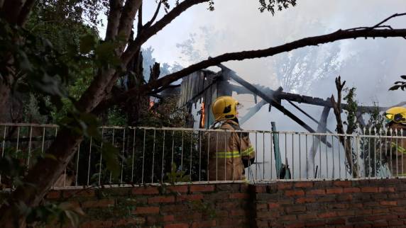Imóvel que incendiou fica localizado no bairro Burtet