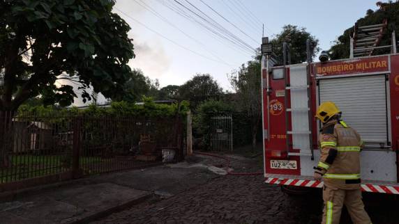 Casa é destruída por incêndio em Ijuí - foto 3