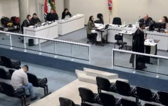 Ele foi condenado em 2022 por homicídio e era considerado foragido. Durante a investigação, homem relatou que se irritou com o choro da criança.