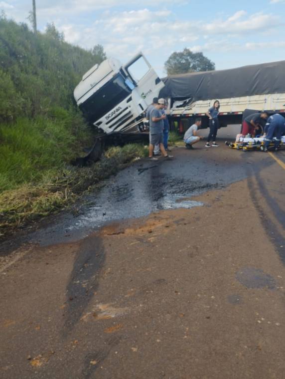Acidente envolvendo carreta emplacada no Paraguai é registrado na RSC 163 entre Tenente Portela e Vista Gaúcha - foto 2