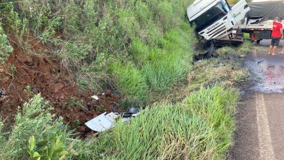 O motorista foi encaminhado consciente e estável ao Hospital Santo Antônio de Tenente Portela pela unidade do SAMU