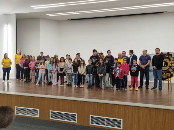 Campanha da Visão do Lions Clube entrega 42 óculos para alunos de escolas municipais de Três de Maio - foto 3