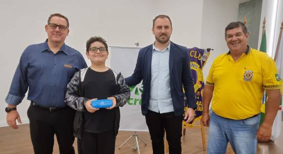 Campanha da Visão do Lions Clube entrega 42 óculos para alunos de escolas municipais de Três de Maio - foto 2