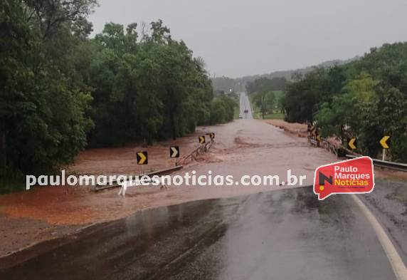 A rodovia RSC-472 (AM-9110) que liga Boa Vista do Buricá e Nova Candelária amanheceu interrompida para o trânsito de veículos.