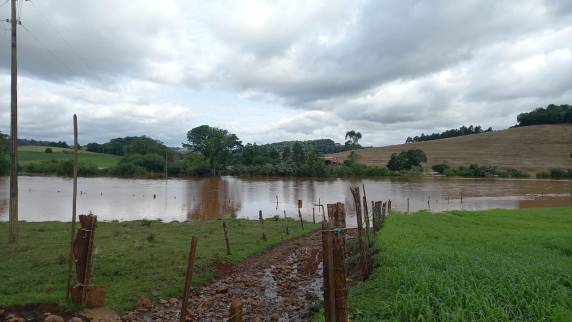 Leito do rio Buricá sobe e alaga propriedades rurais em São José do Inhacorá - foto 5