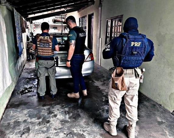 PRF participa de operação do GAECO contra quadrilha de estelionatários em SC e no PR - foto 3