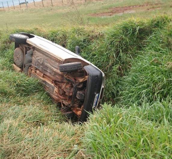 Automóvel Gol estava em um barranco na margem da RST-481