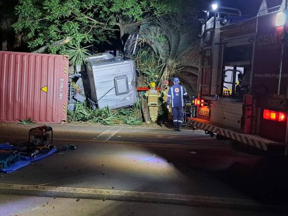 Acidente aconteceu em frente a Sociedade Santana
