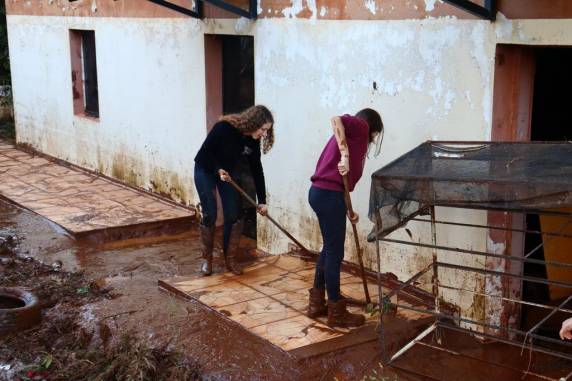 Após enxurrada, sábado é de reconstrução em Barra do Rio Azul - foto 3