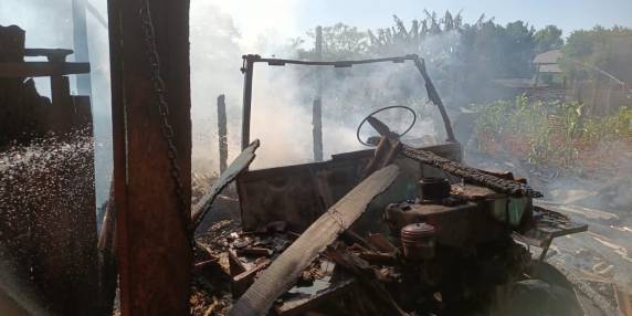 Incêndio destrói galpão no Centro de São Nicolau - foto 3