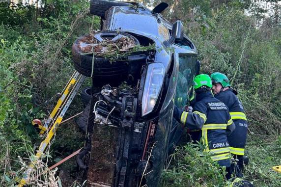 Segundo o Corpo de Bombeiros Voluntários do município, vítimas tiveram ferimentos leves